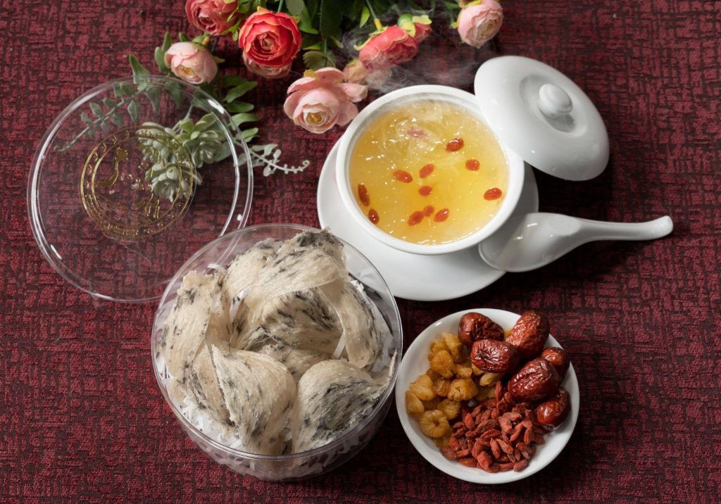 Tác dụng của yến chưng đường phèn